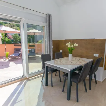 Casa Lidia - Modern & Spacious & Few Steps To & Breathtaking View Lejlighed