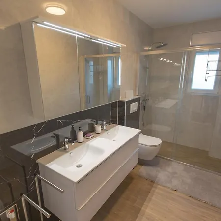 Casa Lidia - Modern & Spacious & Few Steps To & Breathtaking View شقة زاتون